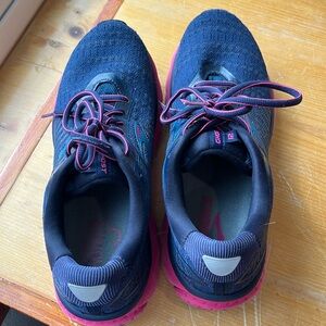 Sz 10B Brooks Ghost 12 shoes